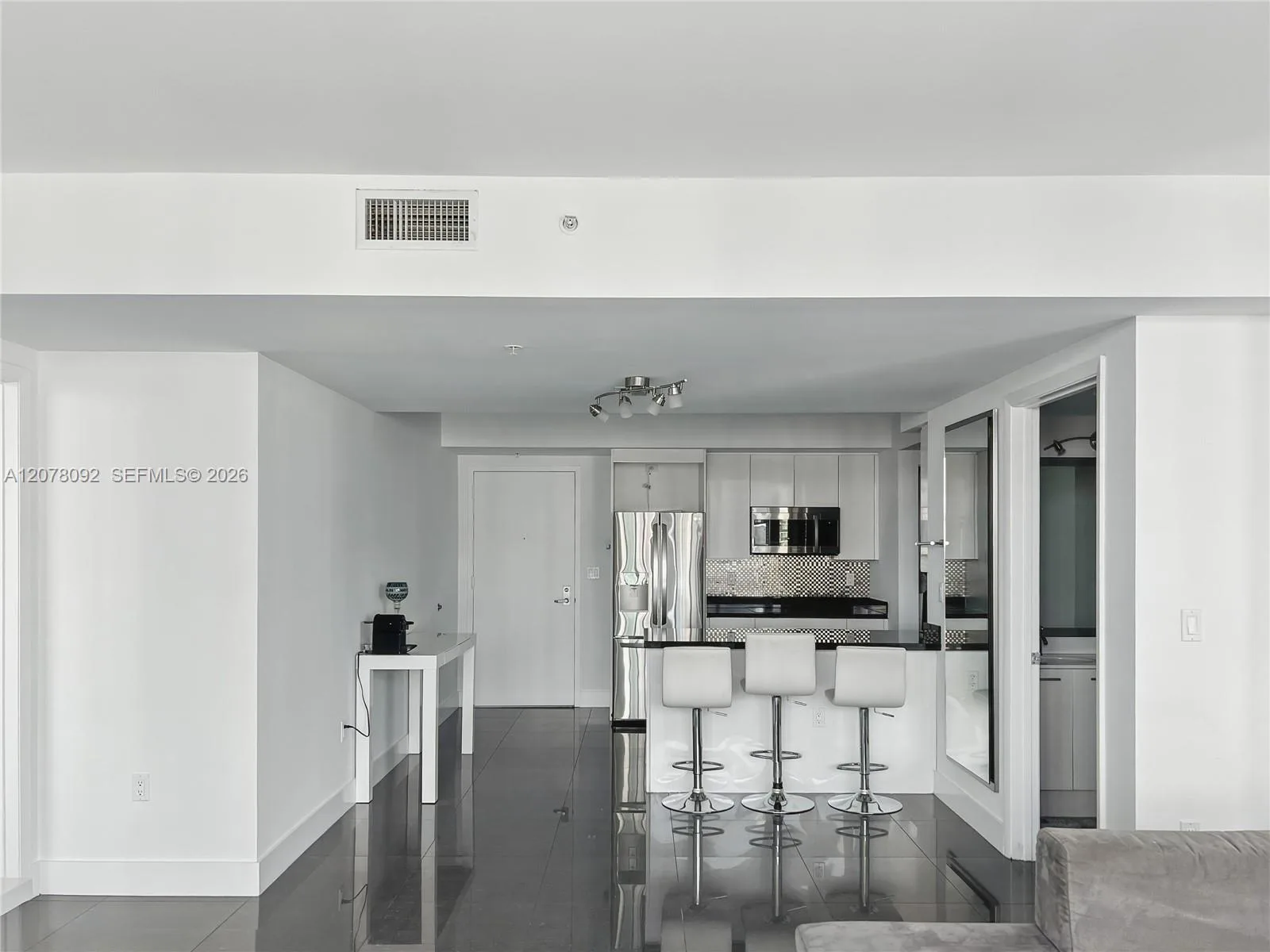 92 SW 3rd St # 2602, Miami, FL 33130 photo 6