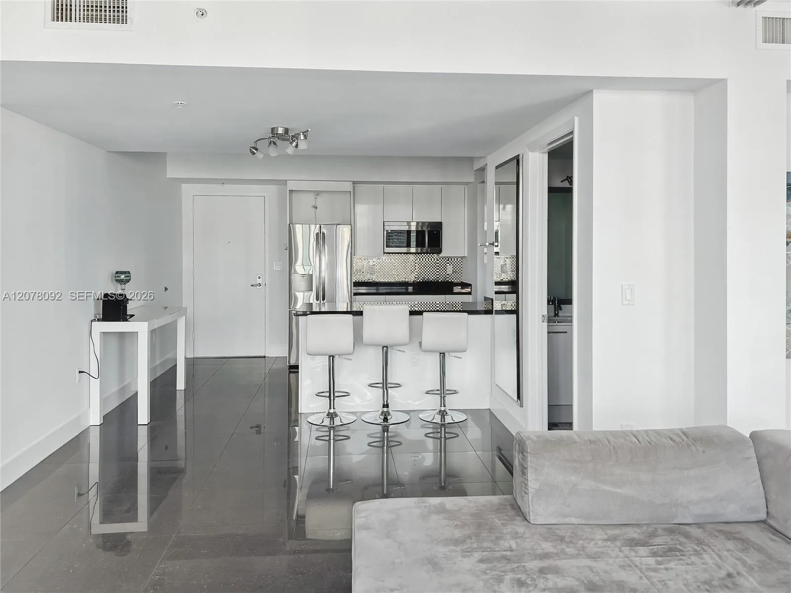 92 SW 3rd St # 2602, Miami, FL 33130 photo 8