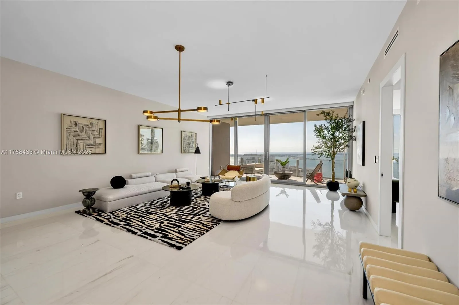 300 Biscayne Blvd Way # 3903, Miami, FL 33131 photo 2