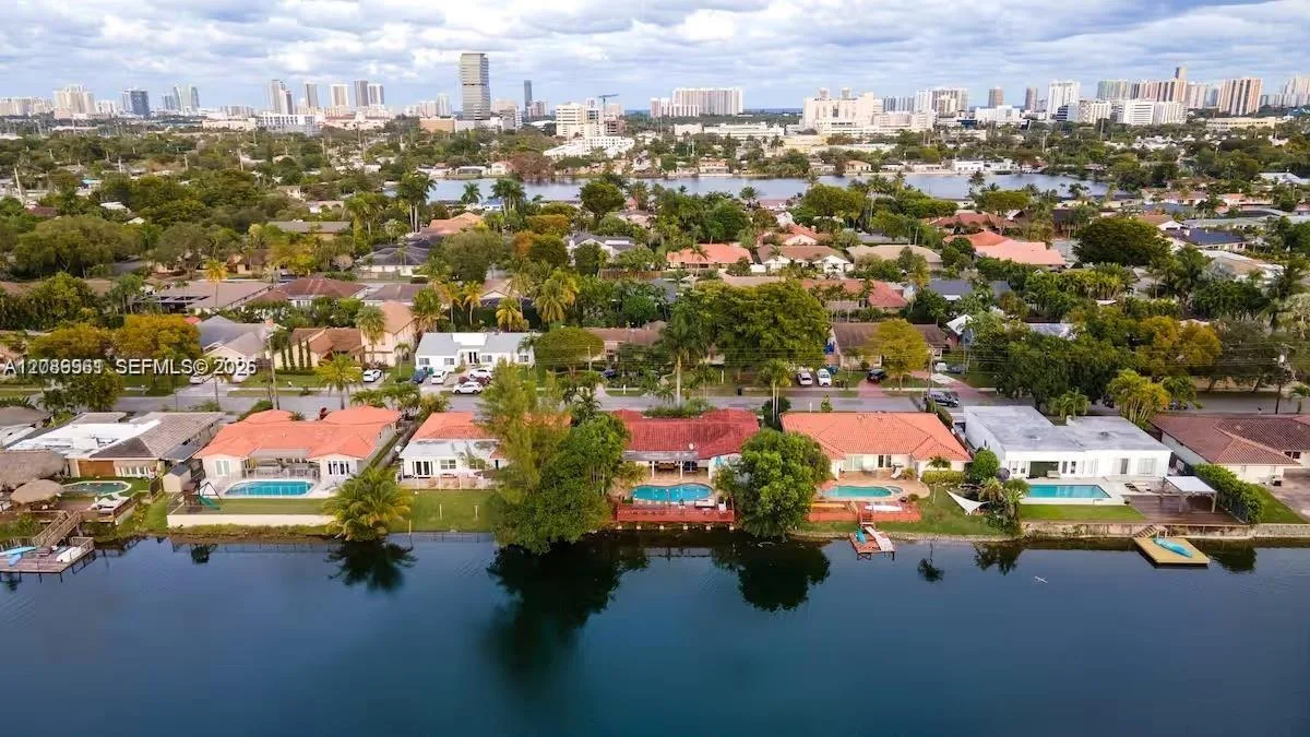 21250 NE 23rd Ave, Miami, FL 33180