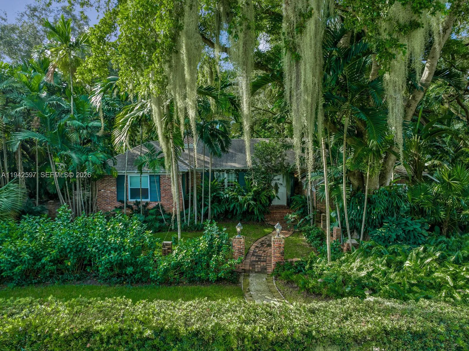 530 Melaleuca Ln, Miami, FL 33137 photo 2