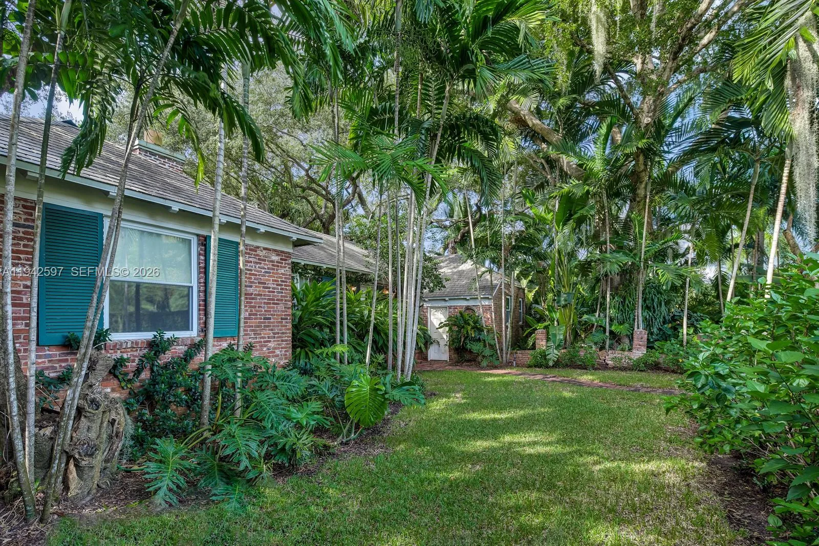 530 Melaleuca Ln, Miami, FL 33137 photo 6