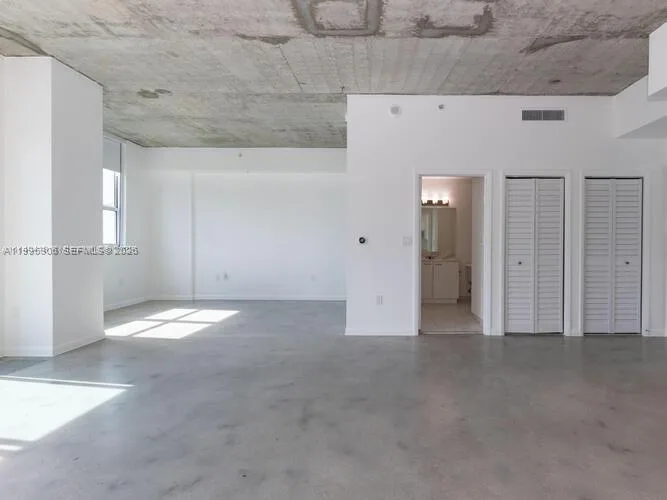 133 NE 2nd Ave # 3306, Miami, FL 33132 photo 11