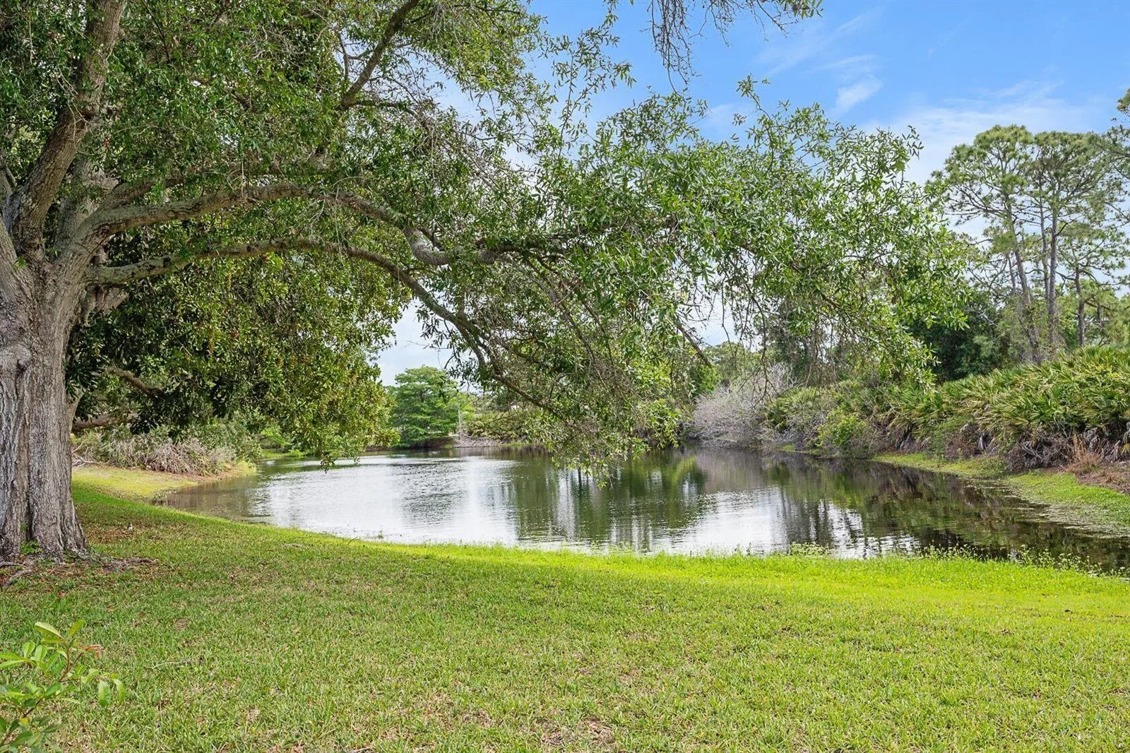 7627 SE Fiddlewood Lane, Hobe Sound, FL 33455 photo 4