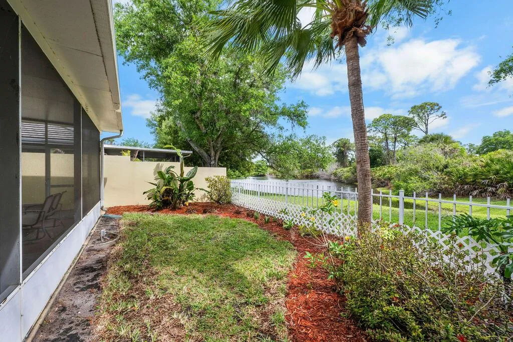 7627 SE Fiddlewood Lane, Hobe Sound, FL 33455 photo 5