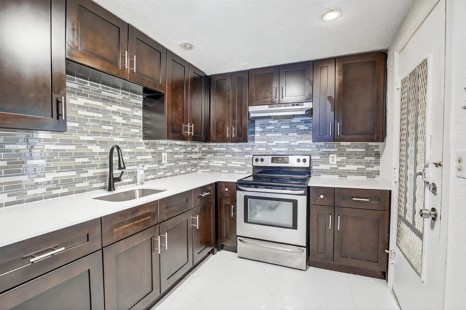 4770 NW 10th Court # 104, Plantation, FL 33313