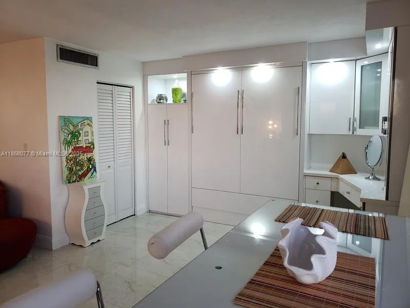 2899 Collins Ave # 1516, Miami Beach, FL 33140 photo 9