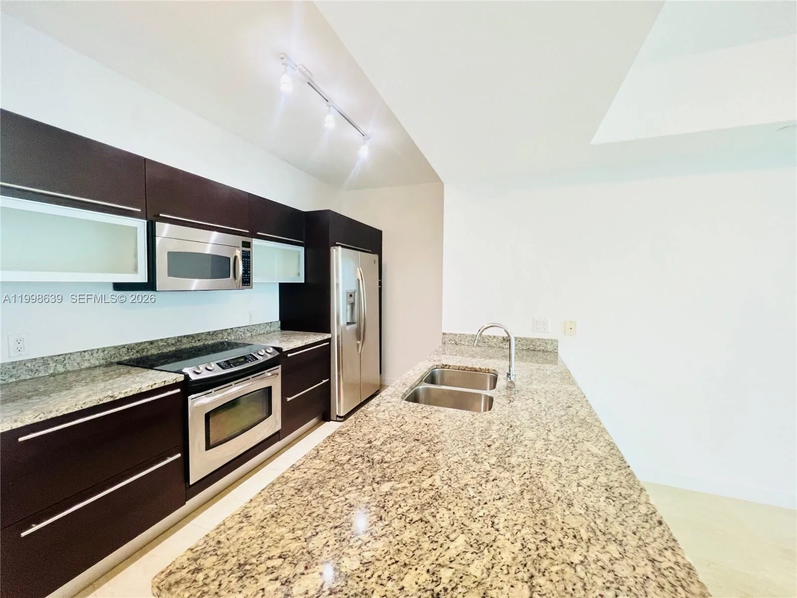 950 Brickell Bay Dr # 2801, Miami, FL 33131 photo 3