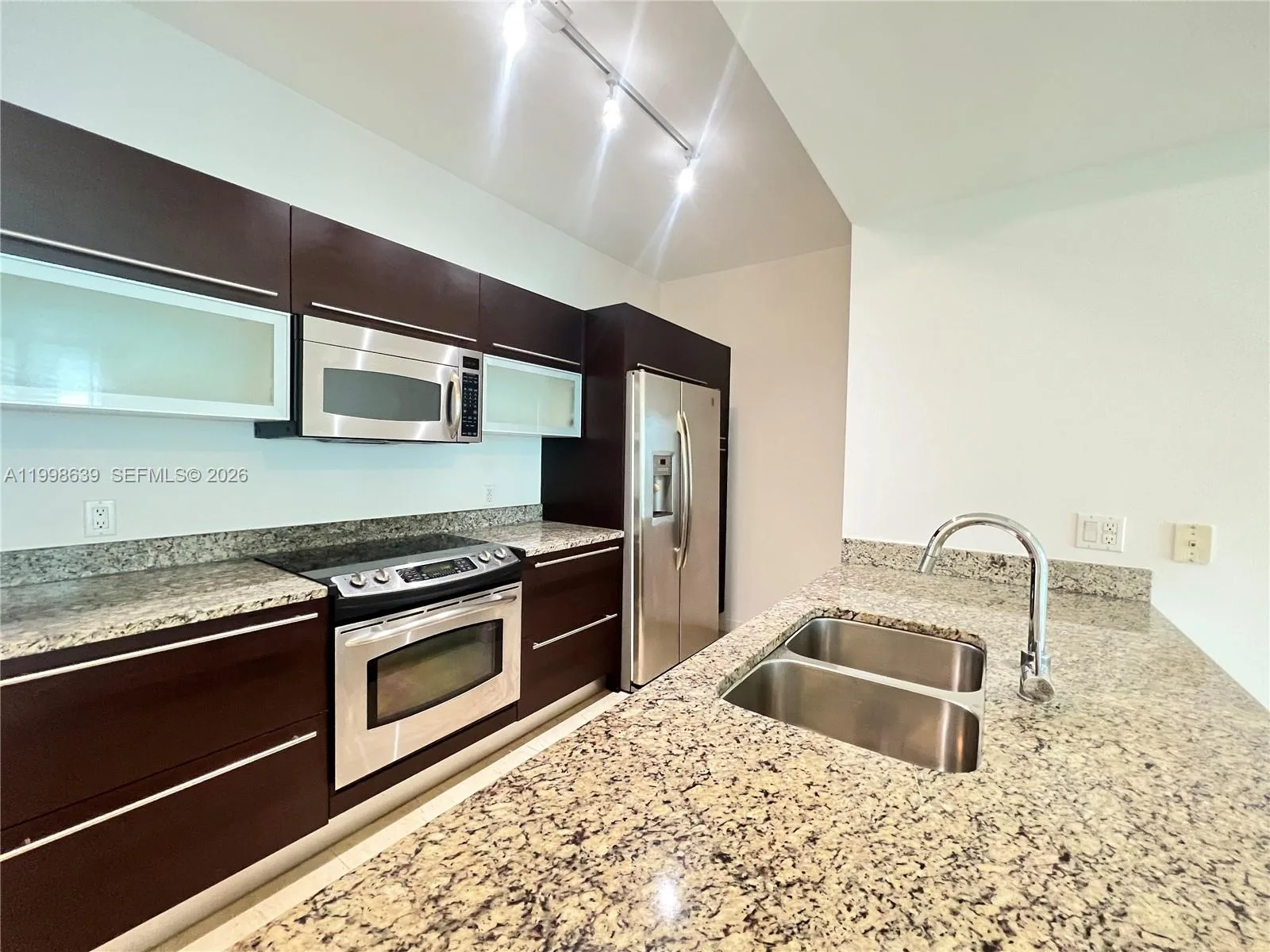 950 Brickell Bay Dr # 2801, Miami, FL 33131 photo 4