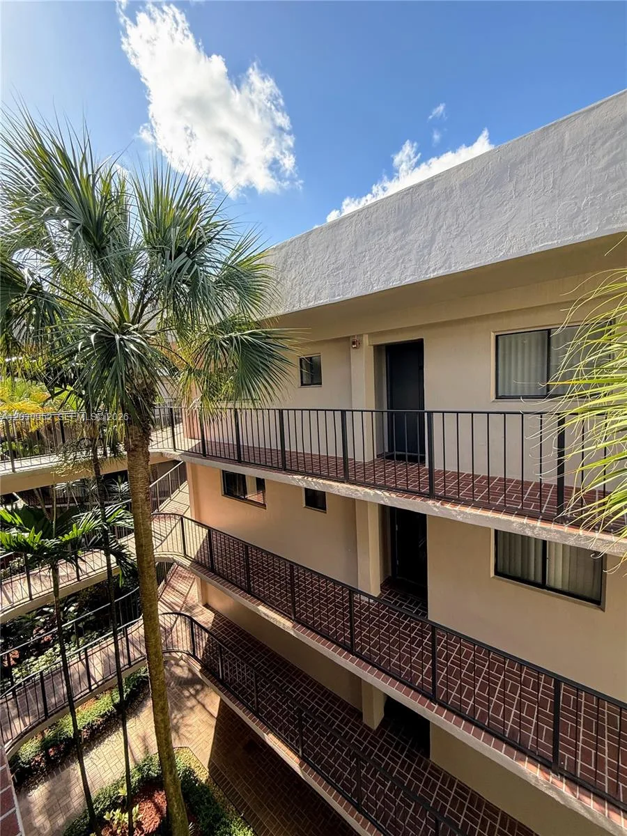 8540 SW 133rd Ave Rd # 422, Miami, FL 33183
