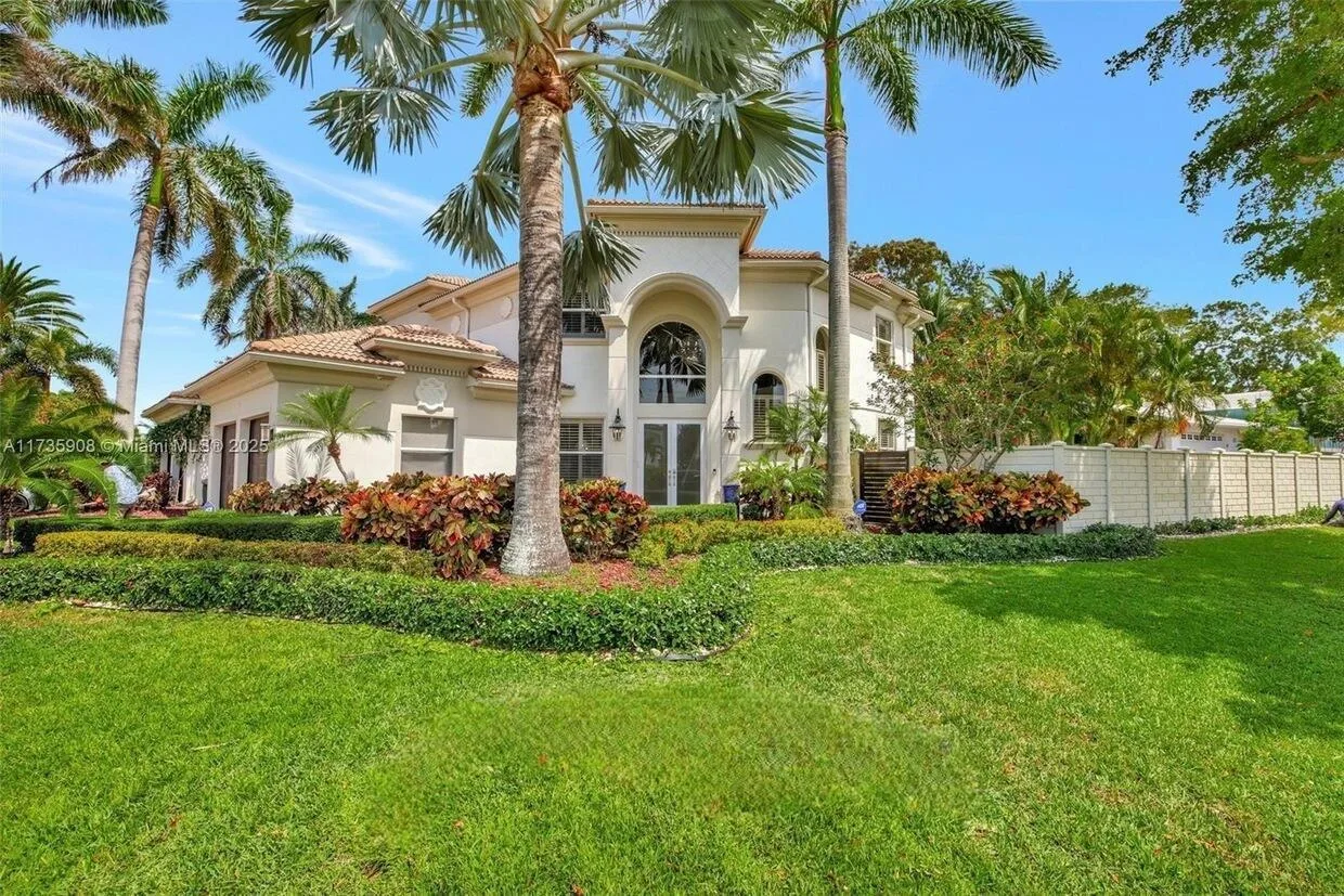 2844 NE 26th Avenue, Lighthouse Point, FL 33064