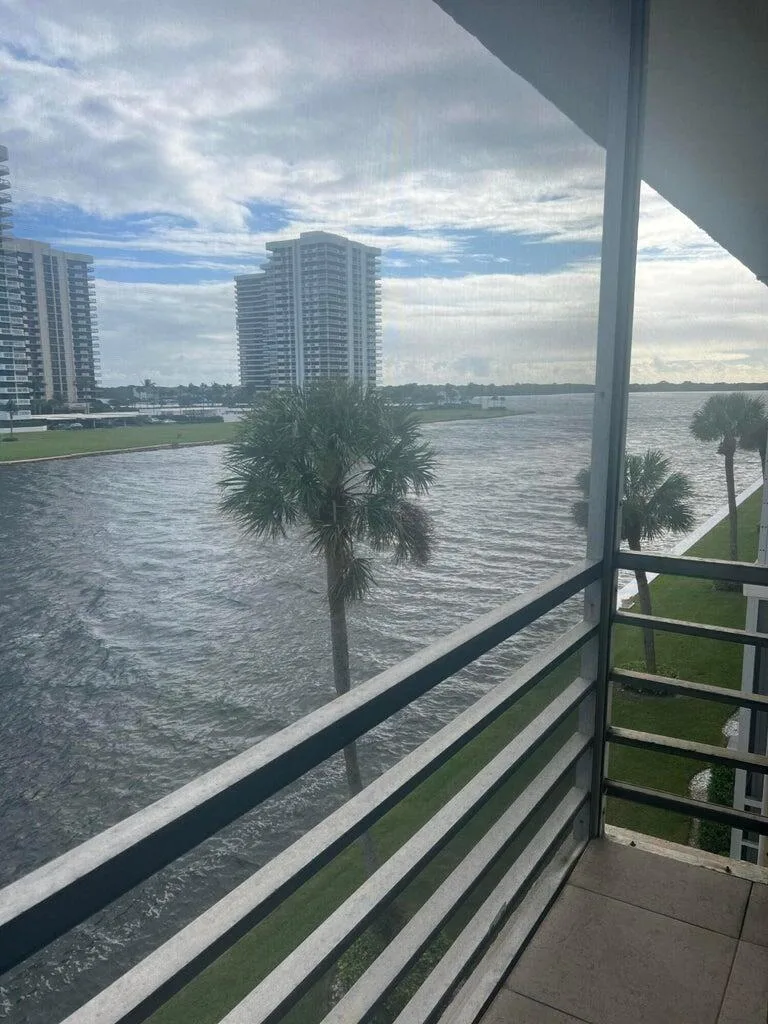 20 Yacht Club Drive # 405, North Palm Beach, FL 33408 photo 2