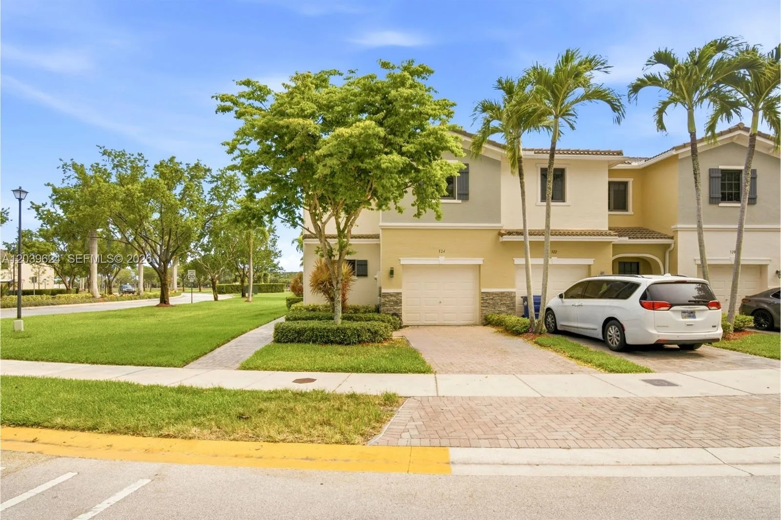 324 NE 194th Ln, Miami, FL 33179