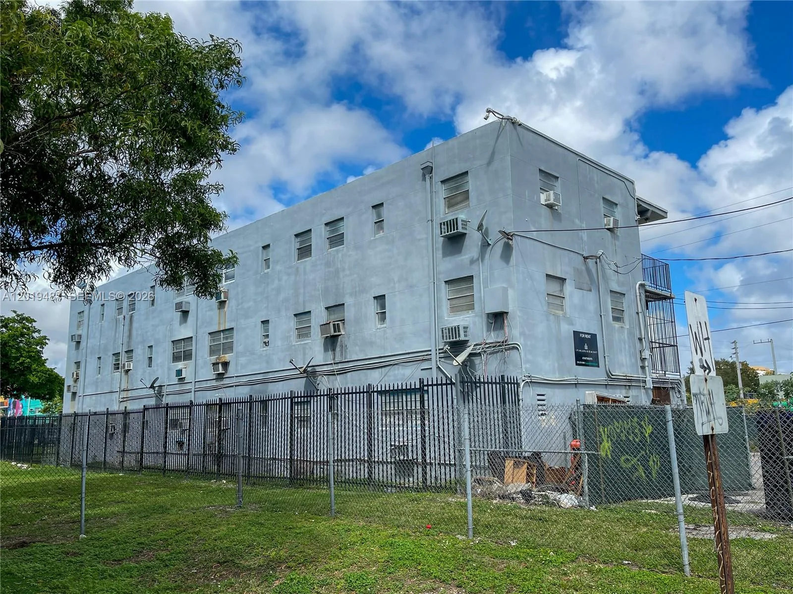 220 NW 11th Ter, Miami, FL 33136 photo 9
