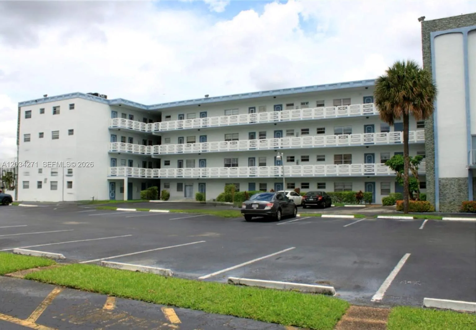 4090 NW 42nd Ave # 304, Lauderdale Lakes, FL 33319