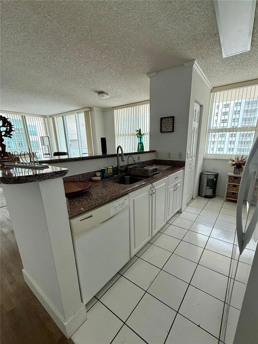 1155 Brickell Bay Dr # 1702, Miami, FL 33131 photo 5