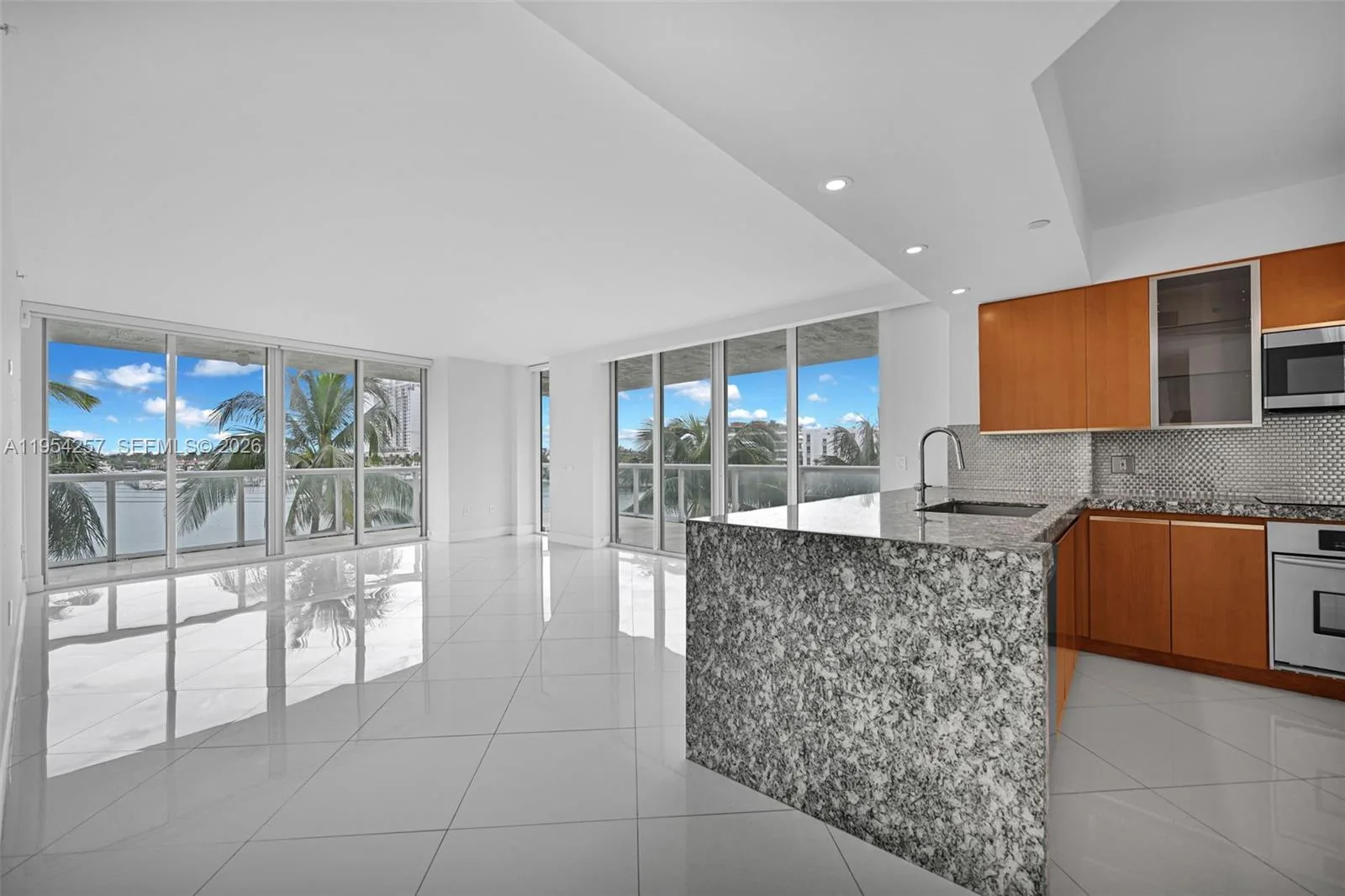 10 VENETIAN WAY # 404, Miami Beach, FL 33139