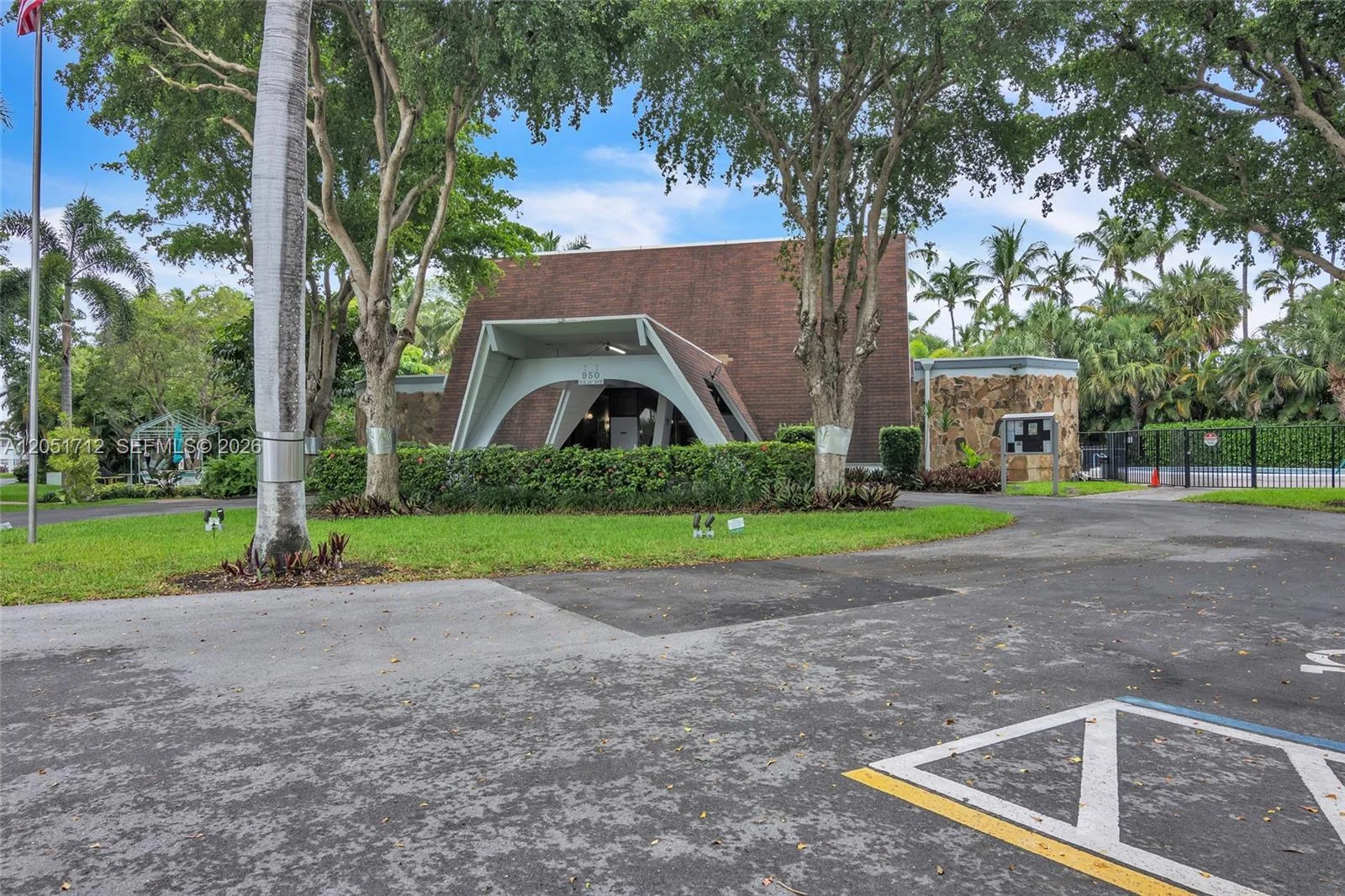 1000 NE 14th Ave # 503, Hallandale Beach, FL 33009 photo 12