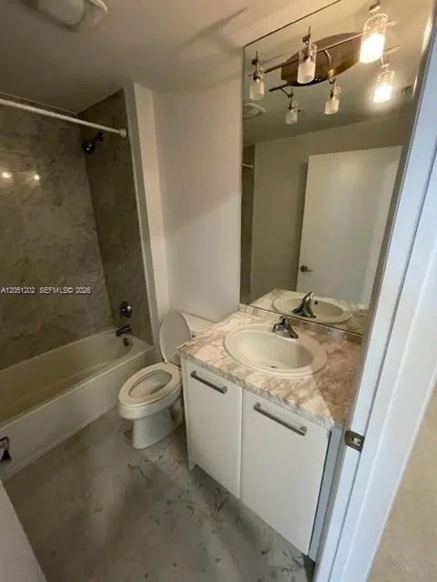 253 NE 2nd St # 1202, Miami, FL 33132 photo 10