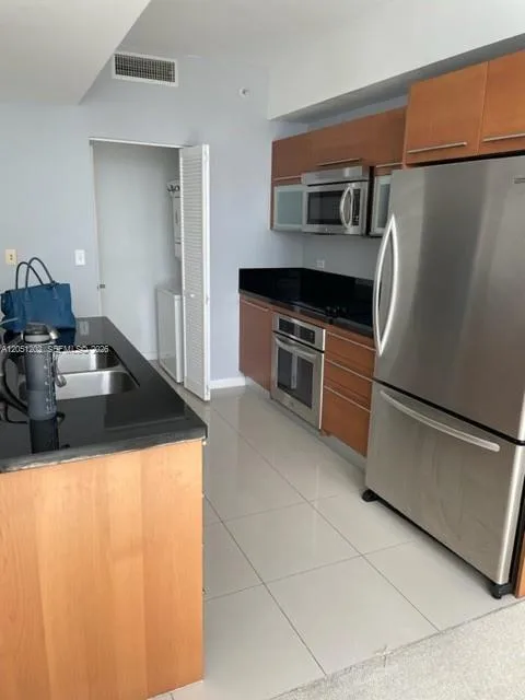 253 NE 2nd St # 1202, Miami, FL 33132 photo 6