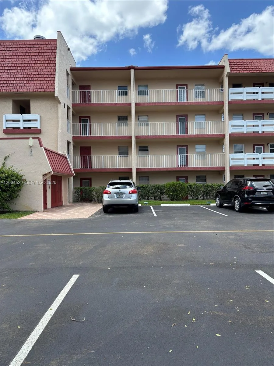 1045 Country Club Dr # 307, Margate, FL 33063