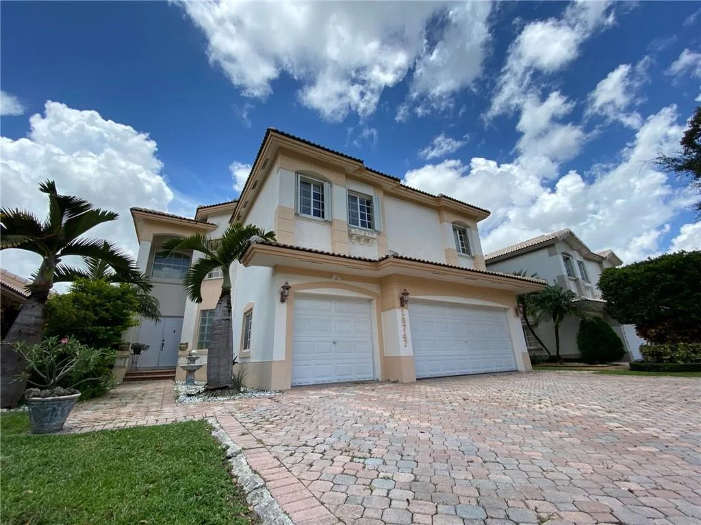 10747 NW 70th Terrace, Doral, FL 33178