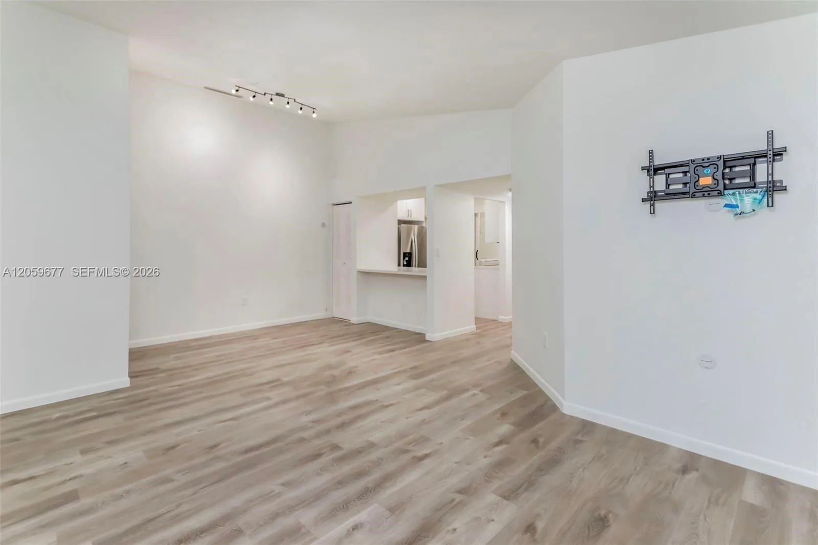 931 NE 199th St # 201-22, Miami, FL 33179 photo 2