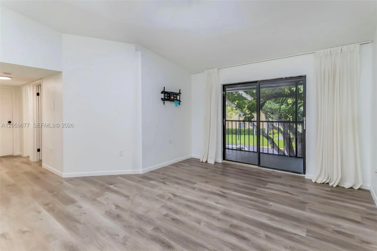 931 NE 199th St # 201-22, Miami, FL 33179 photo 3