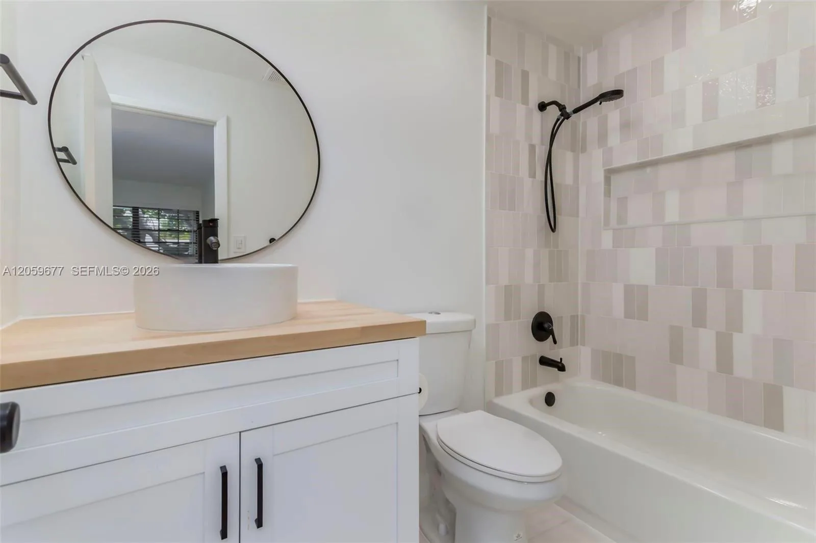 931 NE 199th St # 201-22, Miami, FL 33179 photo 6