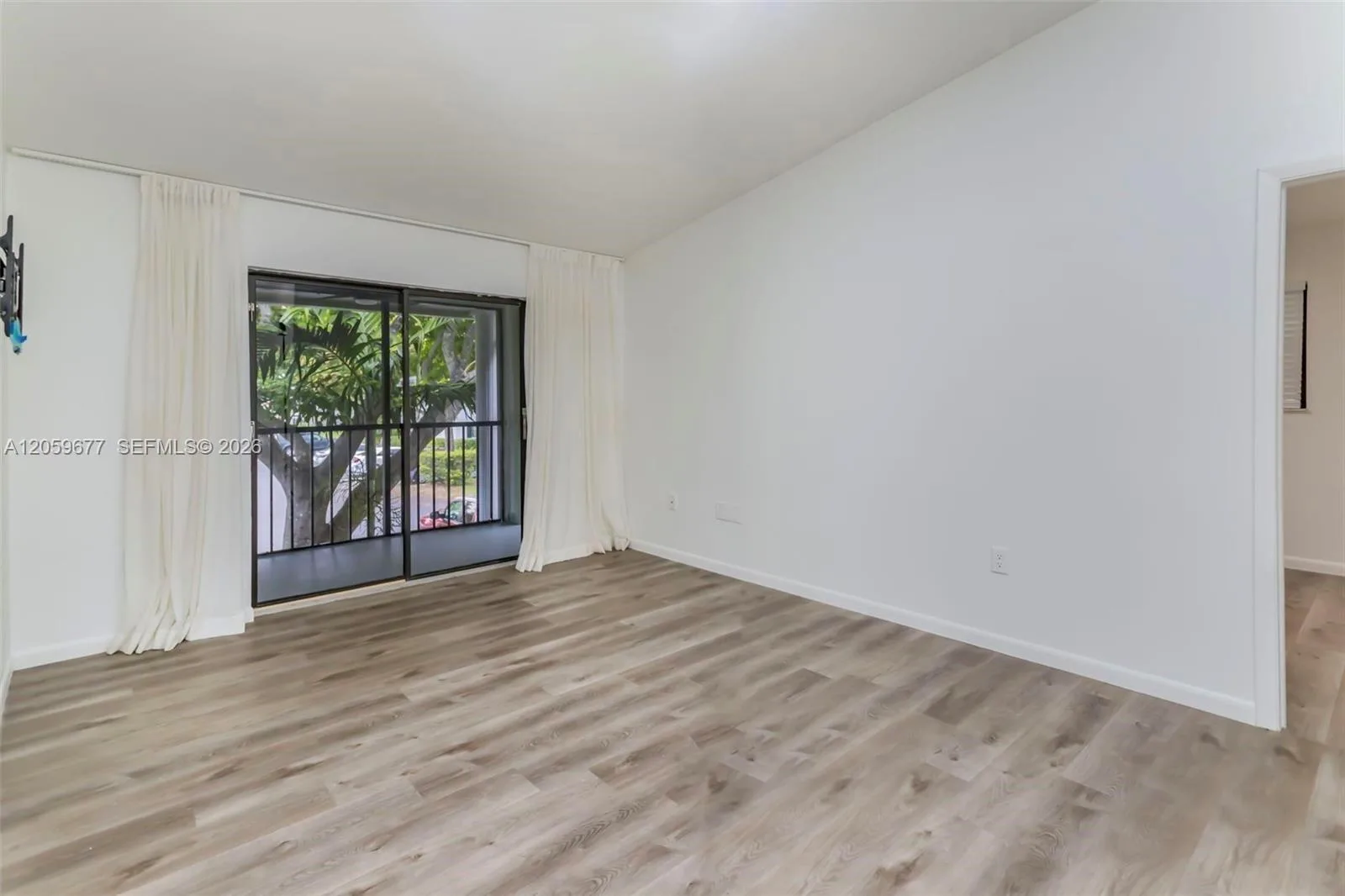 931 NE 199th St # 201-22, Miami, FL 33179 photo 7