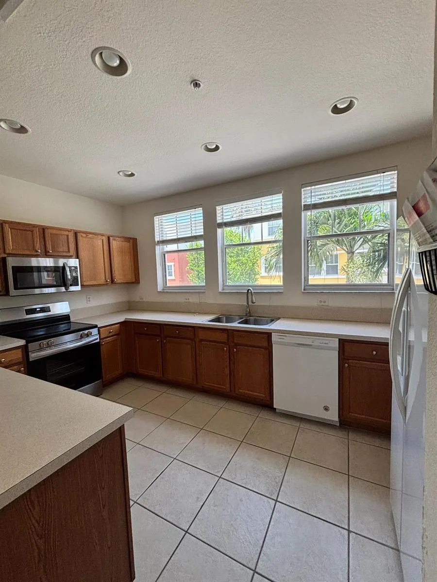 767 MILLBRAE Court # 2, West Palm Beach, FL 33401 photo 7