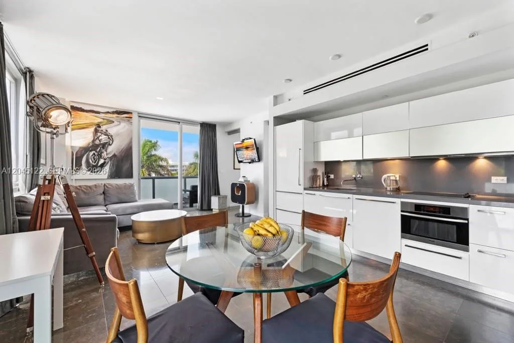 220 21st St # 401, Miami Beach, FL 33139
