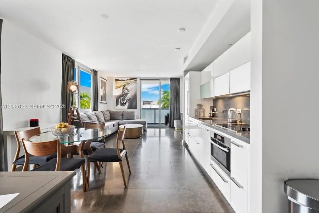 220 21st St # 401, Miami Beach, FL 33139 photo 3
