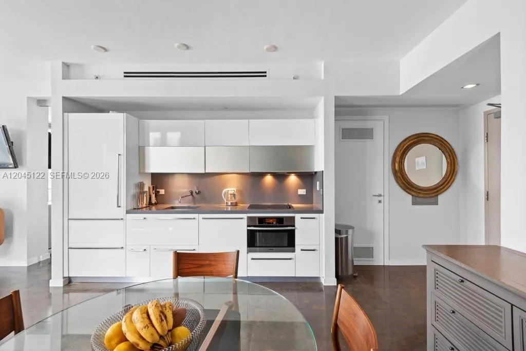 220 21st St # 401, Miami Beach, FL 33139 photo 6