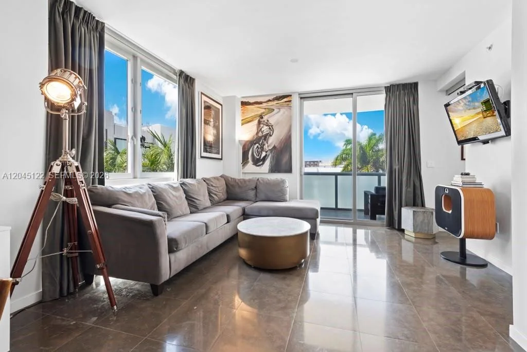 220 21st St # 401, Miami Beach, FL 33139 photo 9