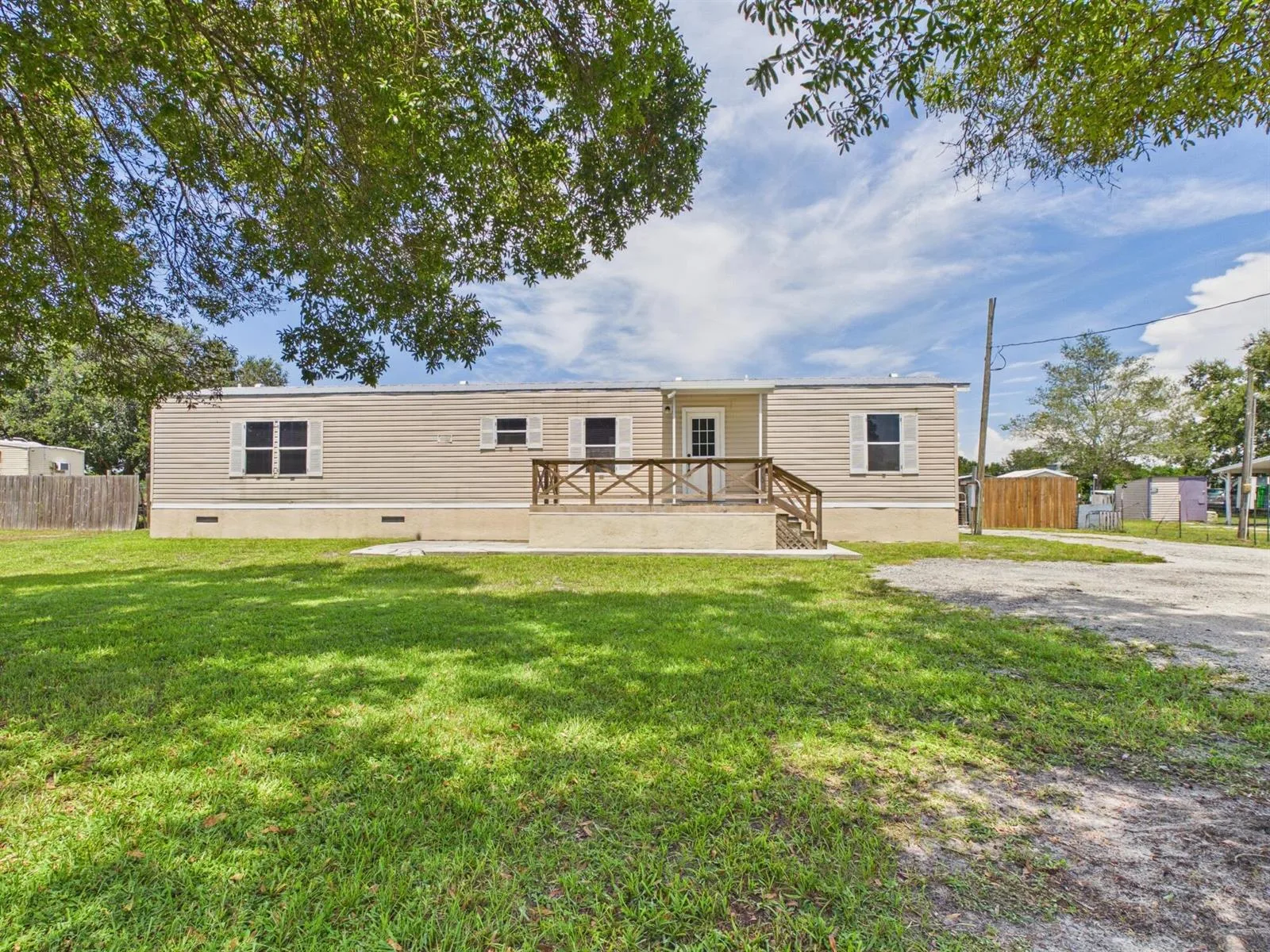 8615 SE 57th Drive, Okeechobee, FL 34974