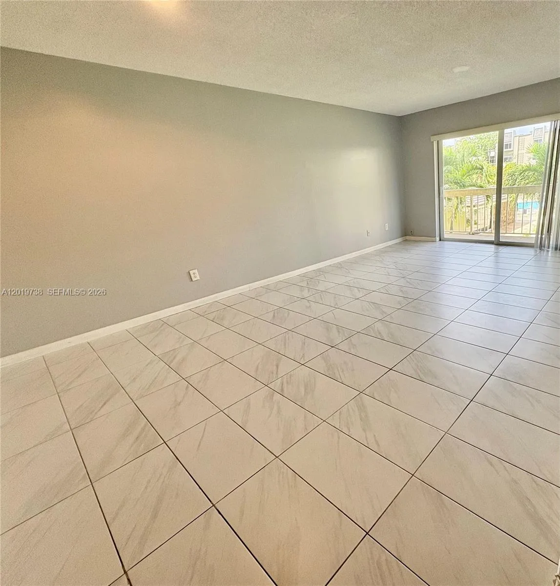7815 N Camino Real # I-216, Miami, FL 33143
