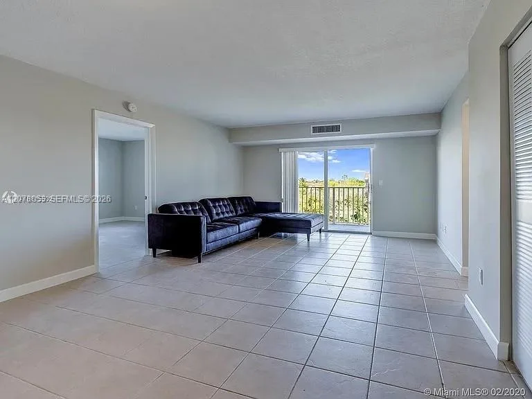 8240 SW 210th St # 319, Cutler Bay, FL 33189 photo 4