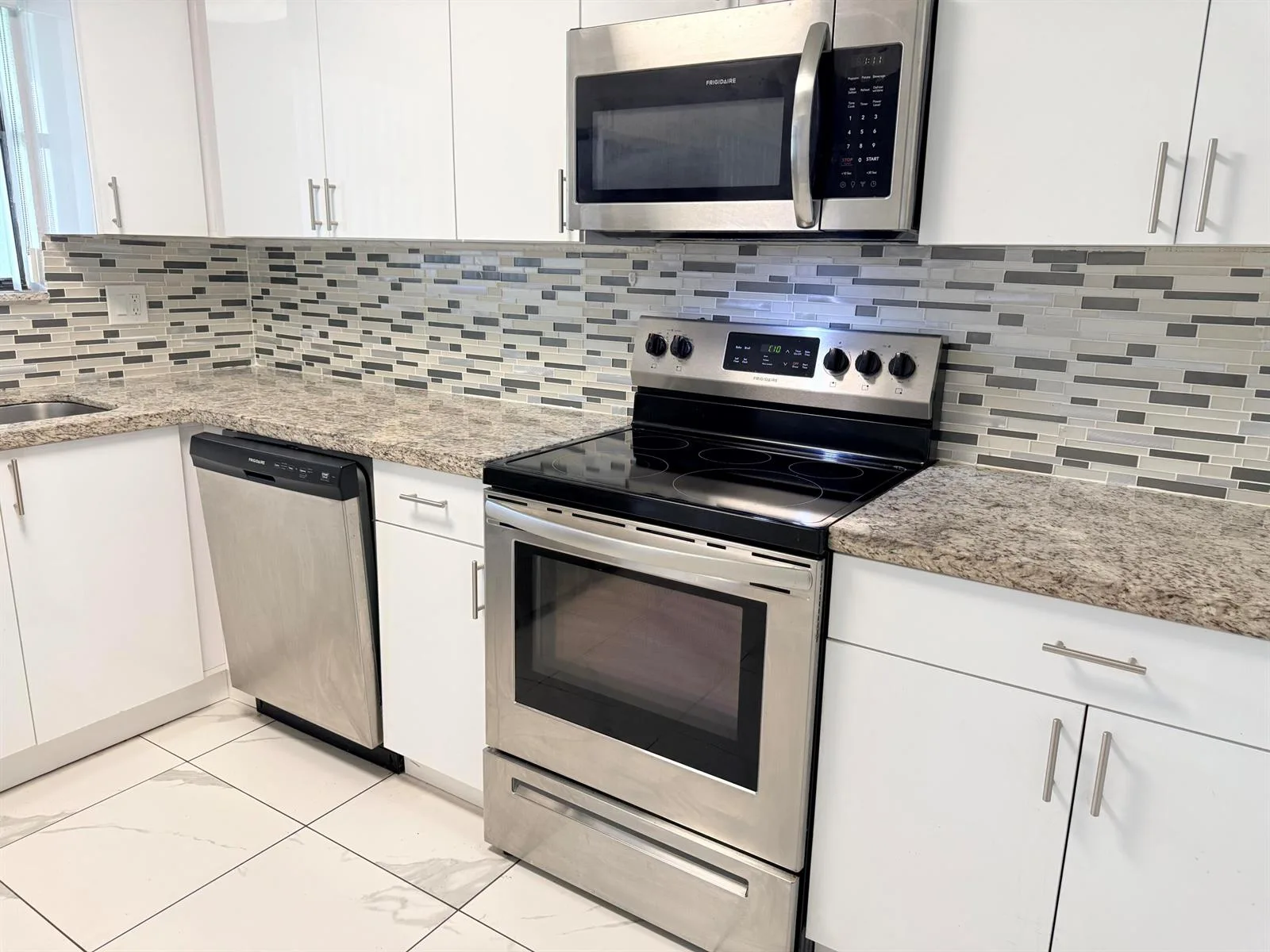 1104 RIVERSIDE Drive, FL 33463