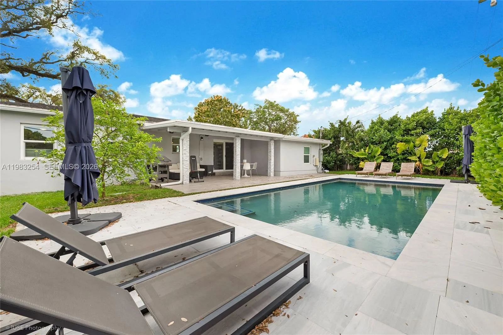 7235 SW 39th St, Miami, FL 33155