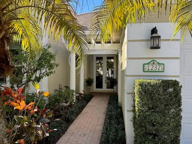 1237 River Reach Drive, Vero Beach, FL 32967 photo 4