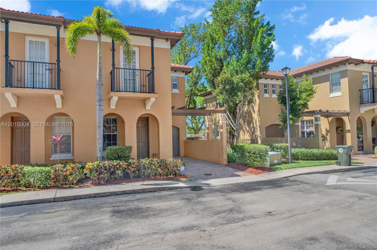 6893 Julia Gardens Dr, Coconut Creek, FL 33073 photo 3