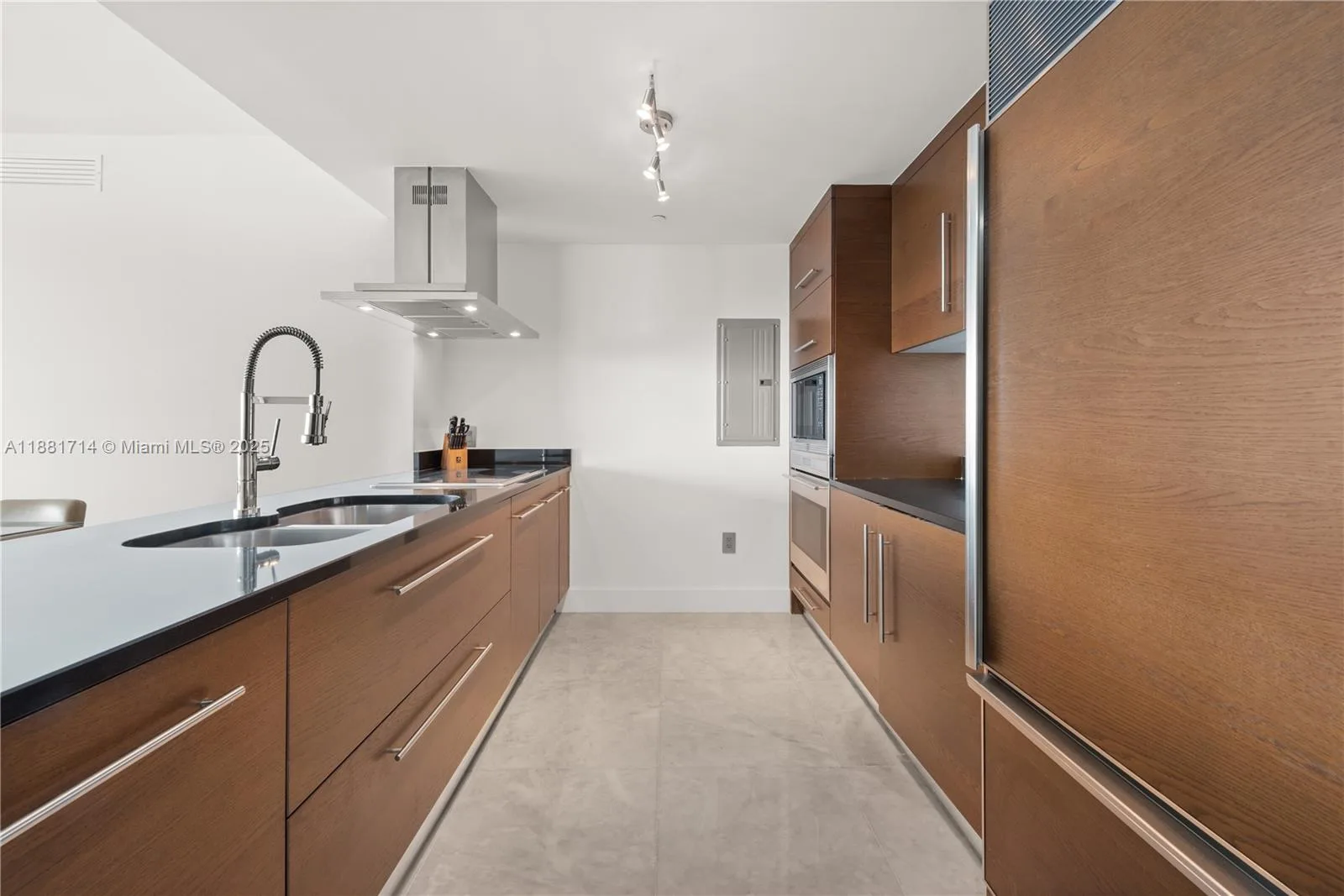 495 Brickell Ave # 5003, Miami, FL 33131 photo 4