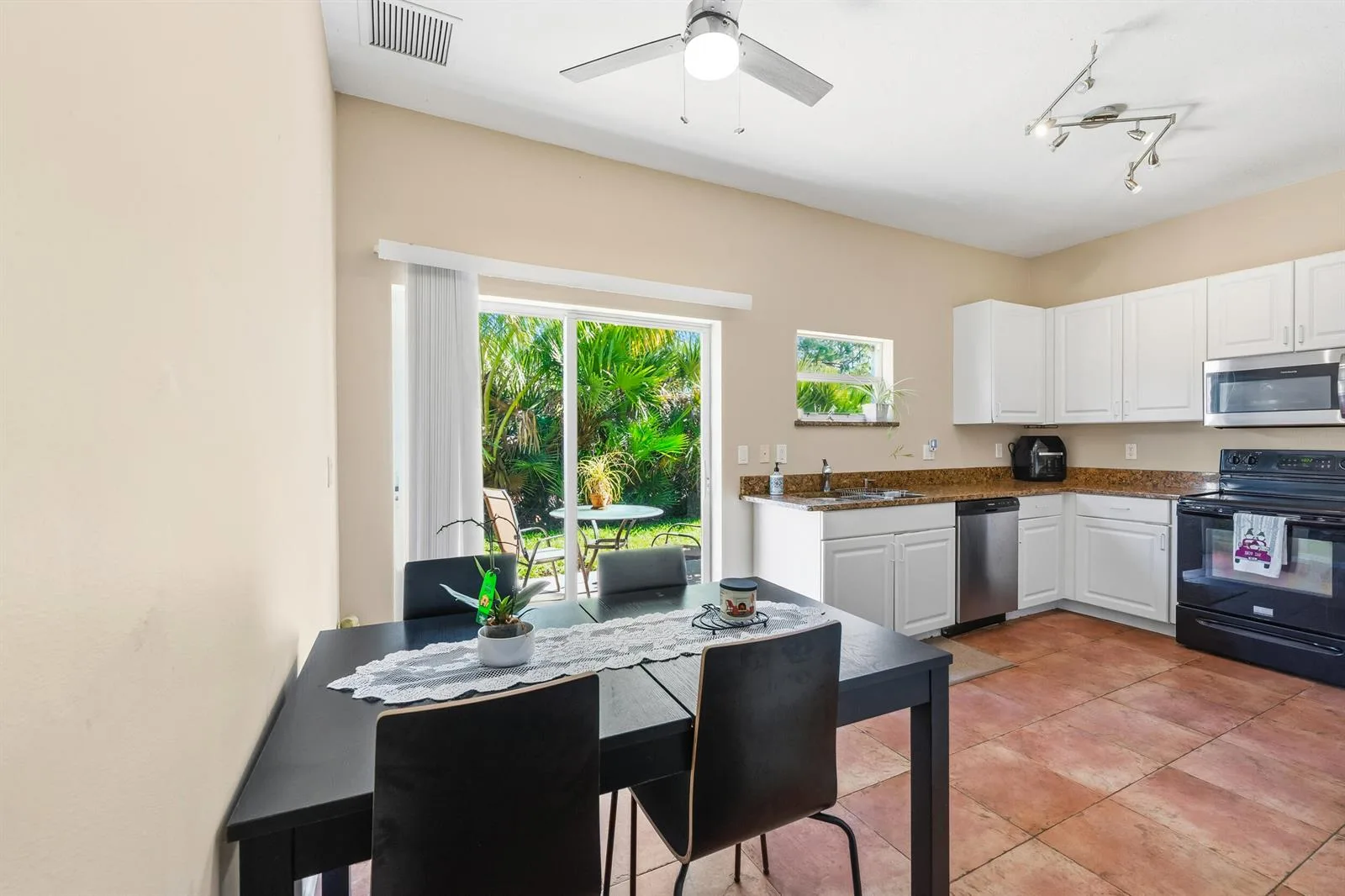 624 NE BENT PADDLE Lane, Port St. Lucie, FL 34983 photo 12