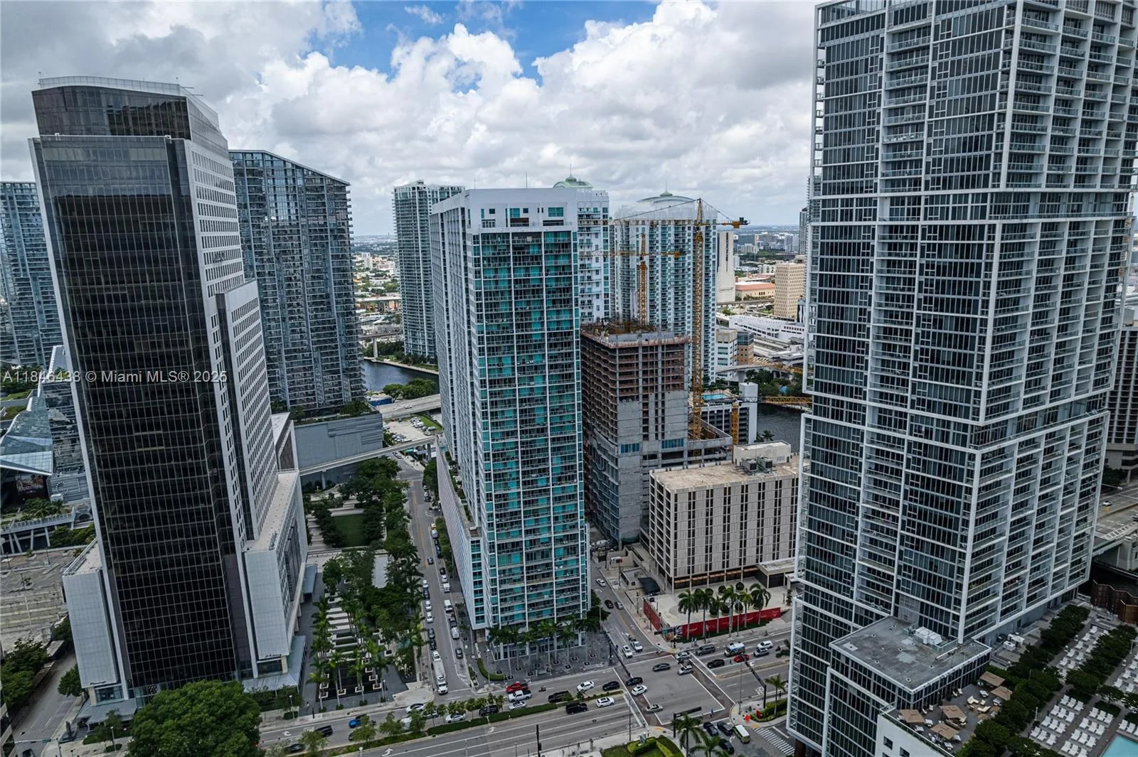 500 Brickell Ave # 2204, Miami, FL 33131 photo 4