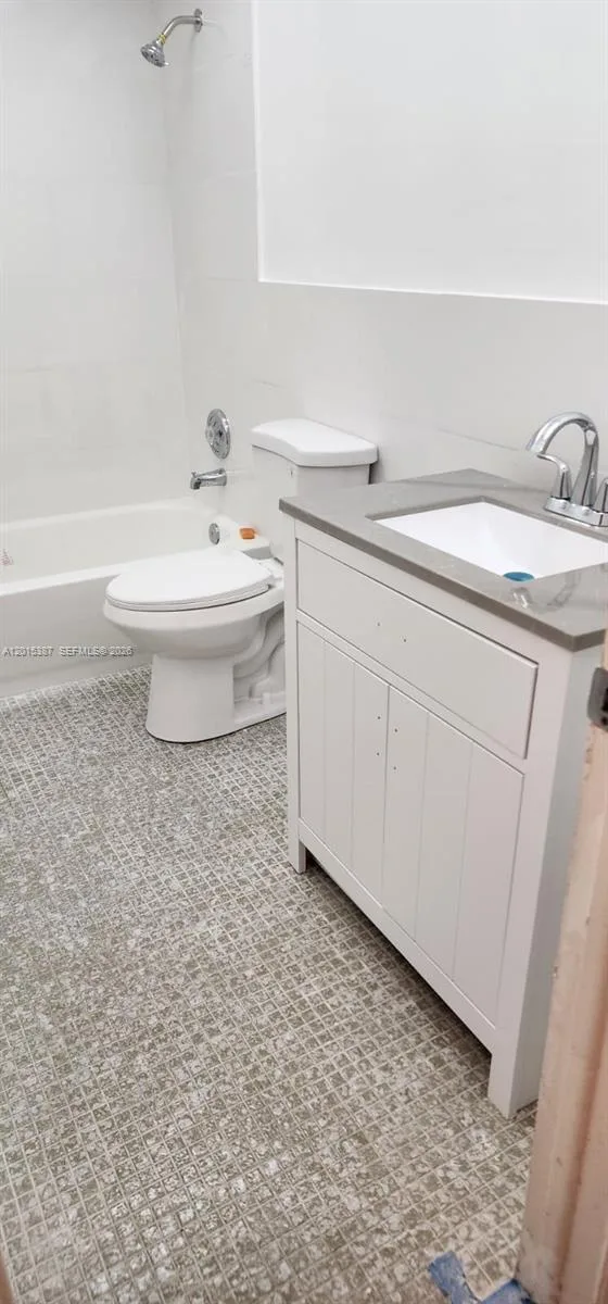 6930 Miami Gardens Dr # 1-512A, Hialeah, FL 33015
