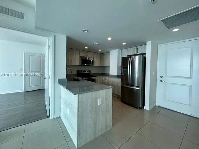 7525 E Treasure Dr # 505, North Bay Village, FL 33141