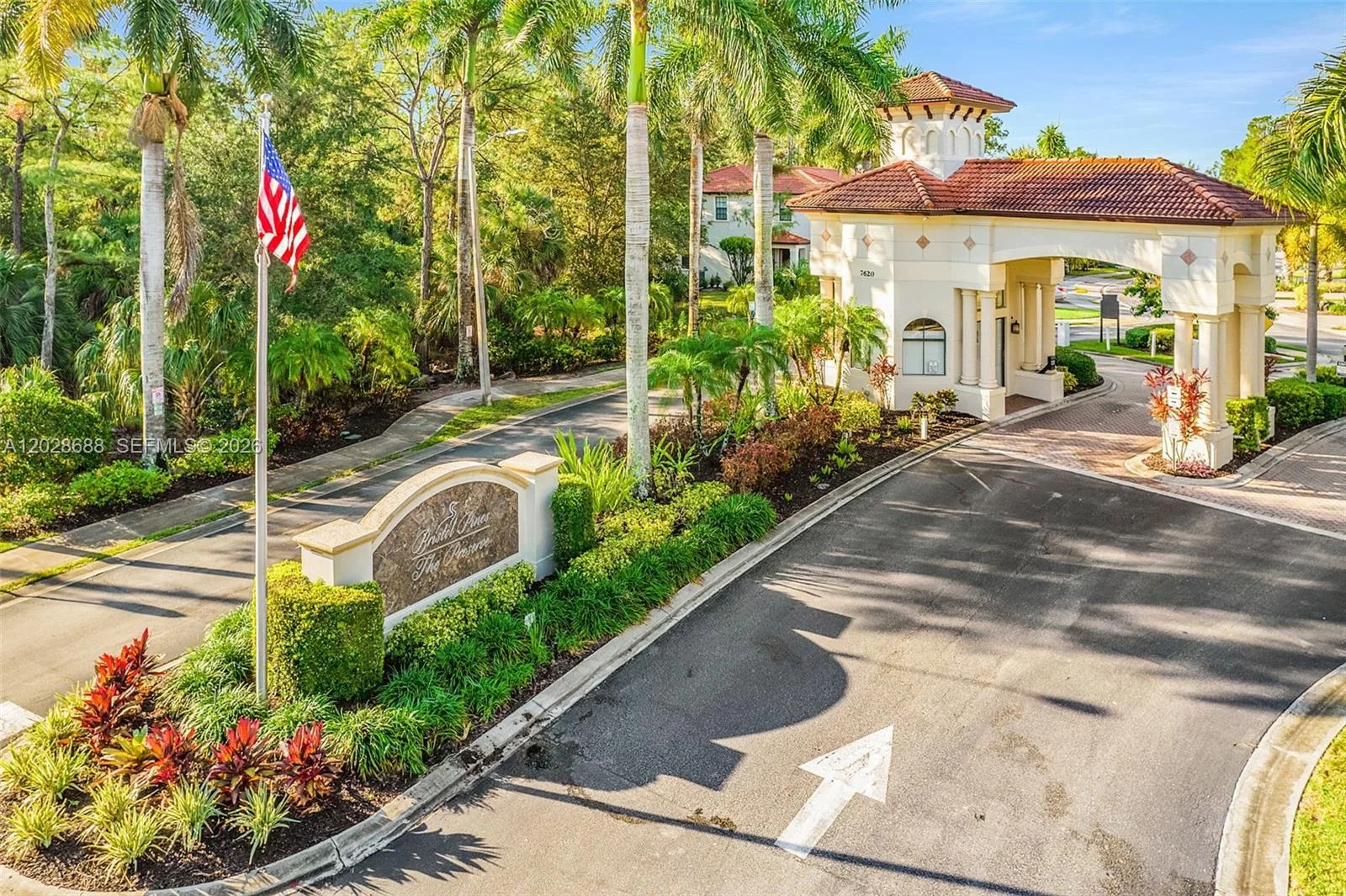 7542 Bristol Cir, Naples, FL 34120