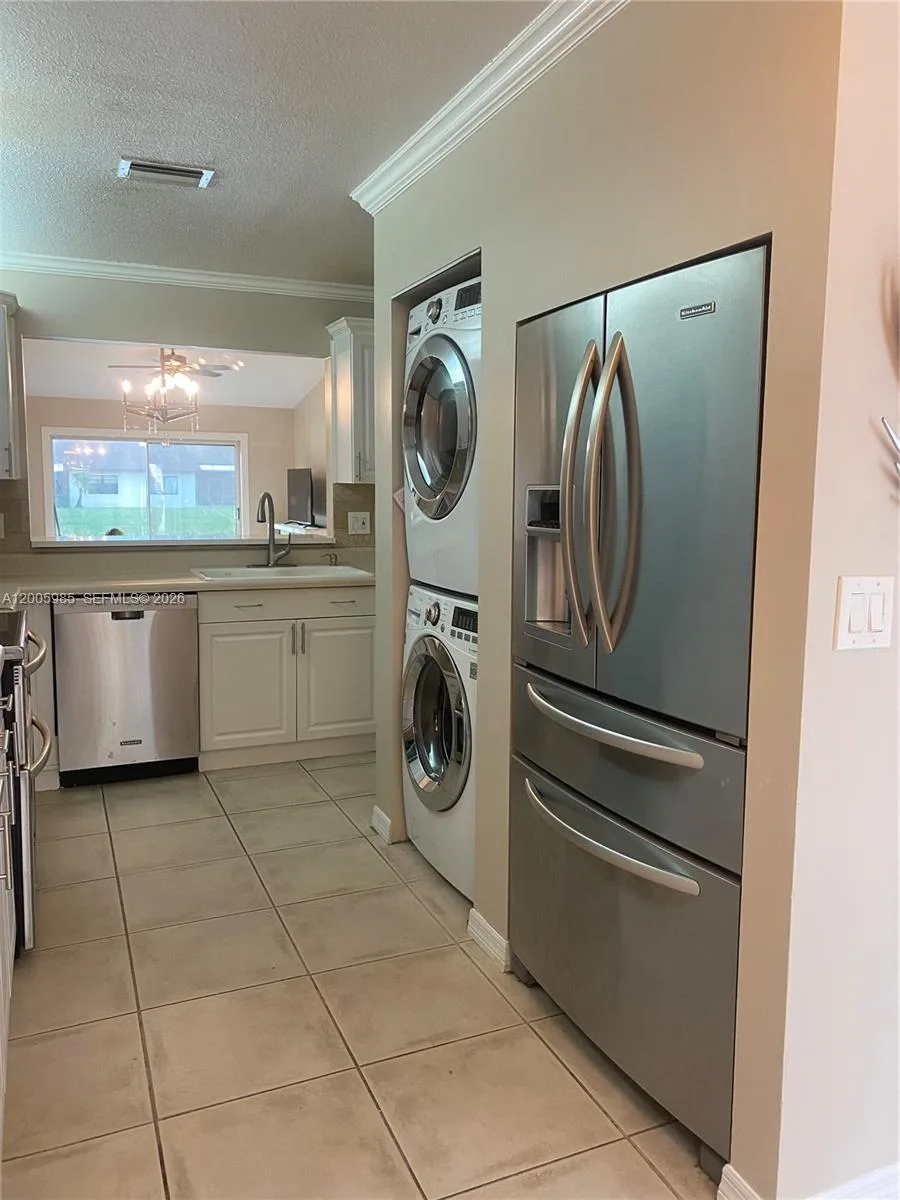 803 SW 119th Way, Davie, FL 33325