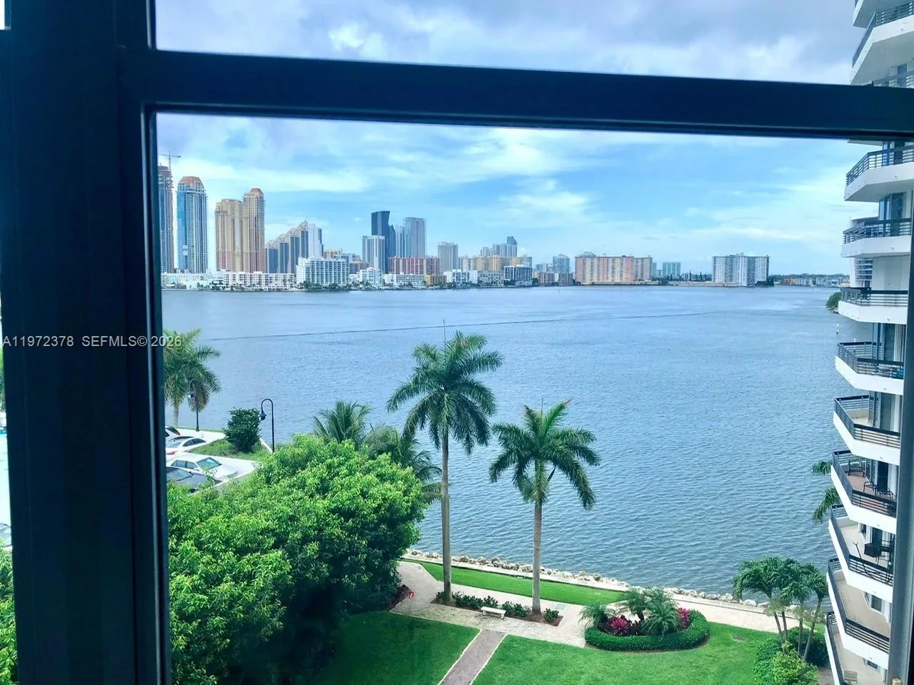 3600 Mystic Pointe Dr # 815, Aventura, FL 33180